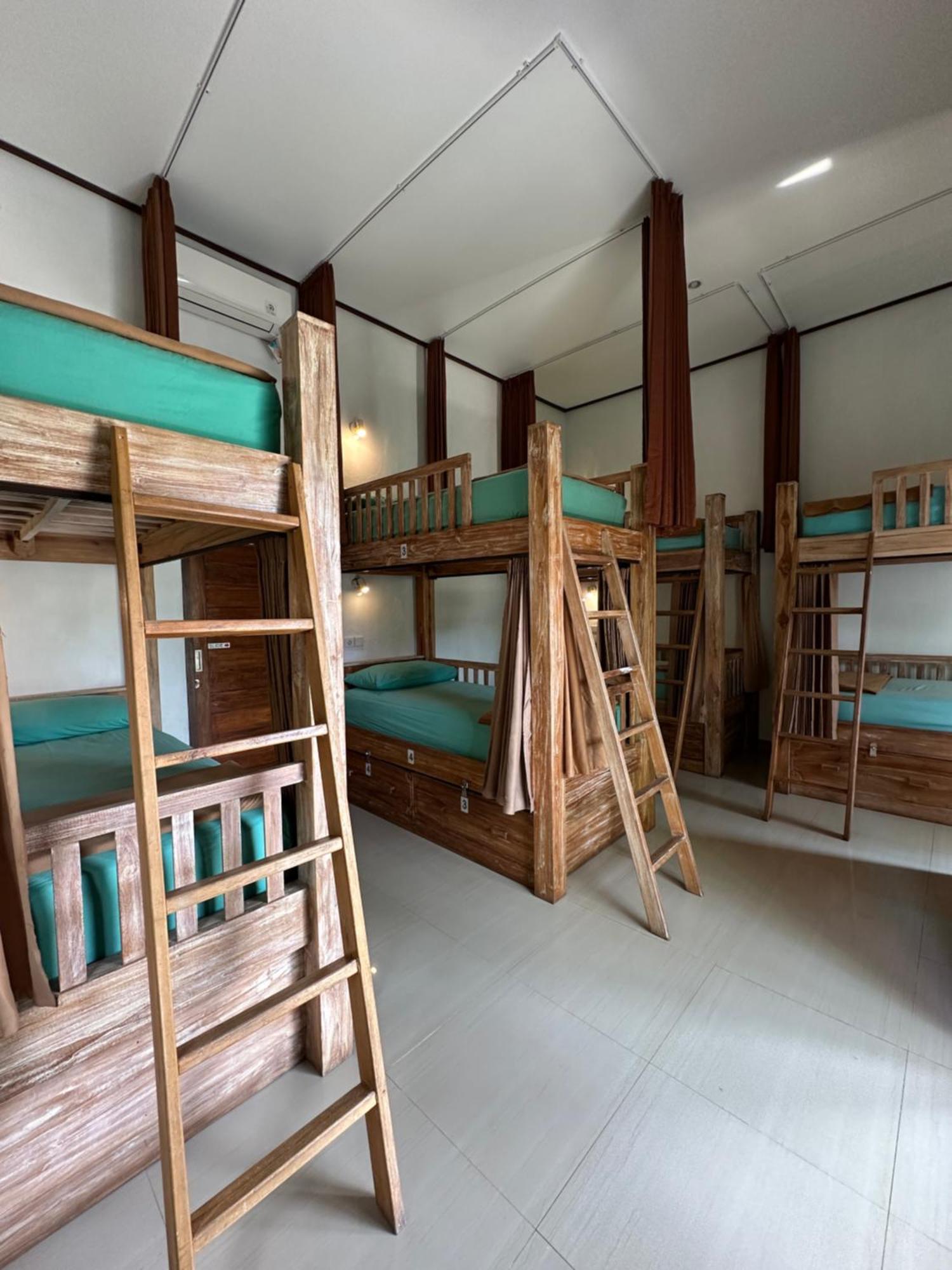Lembongan Hostel Nusa Lembongan Exterior photo