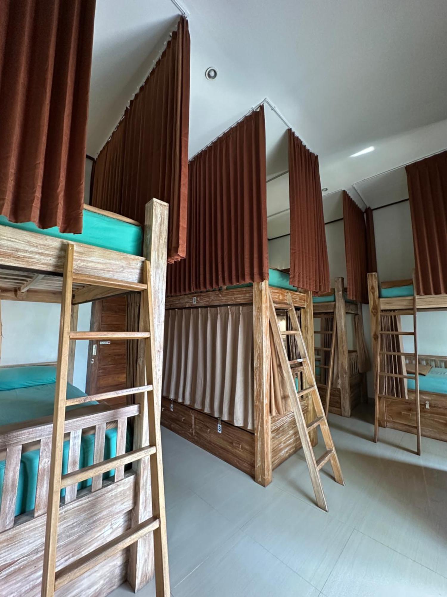 Lembongan Hostel Nusa Lembongan Exterior photo