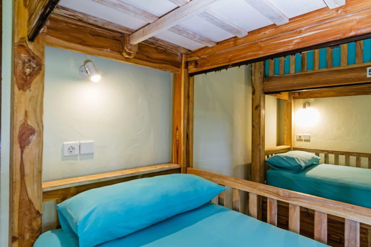 Lembongan Hostel Nusa Lembongan Exterior photo